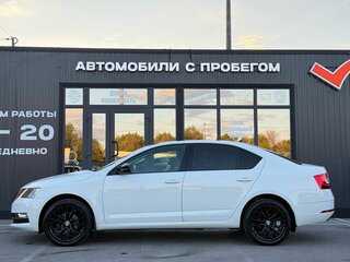 2017 Skoda Octavia III (A7) Рестайлинг, белый, 1470000 рублей, вид 4