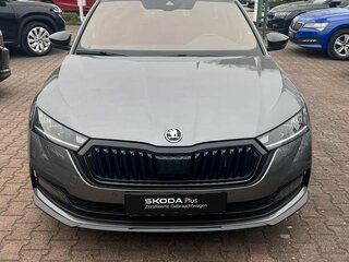 2022 Skoda Octavia IV (A8), серый, 2330000 рублей, вид 4
