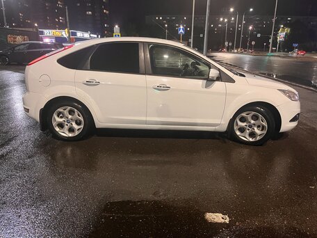 2011 Ford Focus II Рестайлинг, белый, 700000 рублей, вид 4