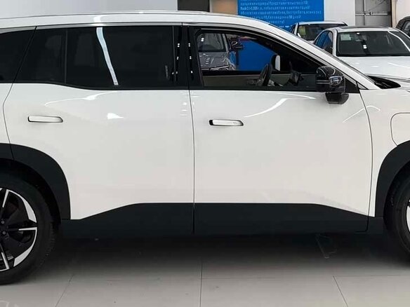 2026 Toyota bZ3X 58.3 kWh, белый, 2505000 рублей - вид 3