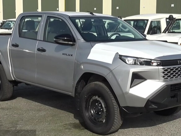 2026 Toyota Hilux IX, серебристый - вид 14