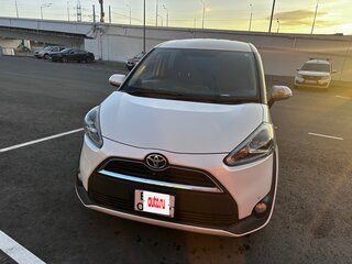 2017 Toyota Sienta II, белый, 1380000 рублей, вид 2