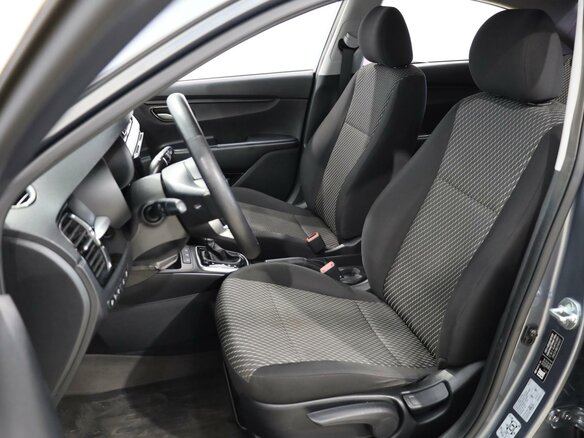 2020 Kia Rio IV, серый - вид 9