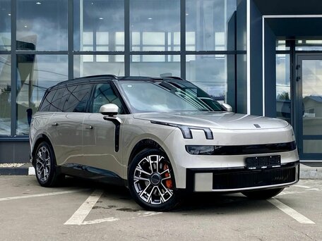 Lynk & Co 900