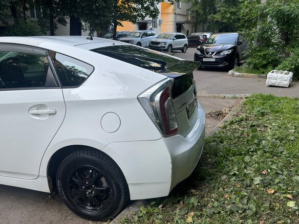 2012 Toyota Prius III Рестайлинг (XW30), белый, 900000 рублей - вид 4
