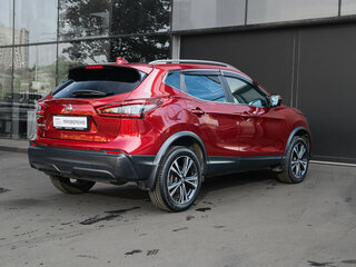 2020 Nissan Qashqai II Рестайлинг, красный, 2330000 рублей, вид 4