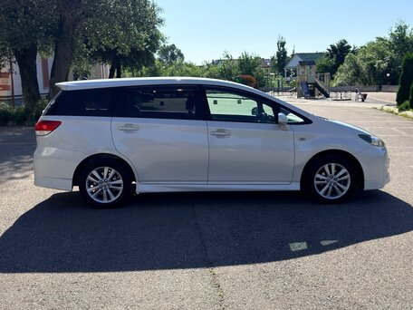 2009 Toyota Wish II, белый, 1050000 рублей, вид 3
