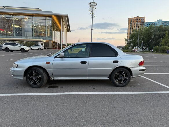 1995 Subaru Impreza I, серебристый - вид 3