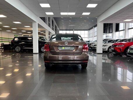 2015 Volkswagen Polo V Рестайлинг, коричневый, 1215000 рублей, вид 4