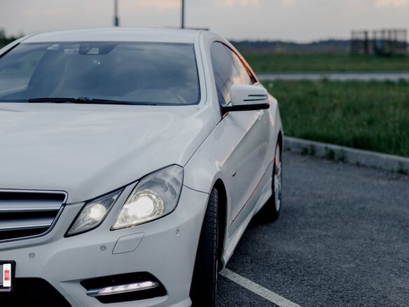 2012 Mercedes-Benz E-Класс 200 7G-Tronic IV (W212, S212, C207), белый, 1399000 рублей - вид 1