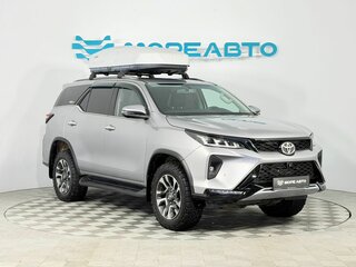 2021 Toyota Fortuner II Рестайлинг, серебристый, 4445000 рублей, вид 3