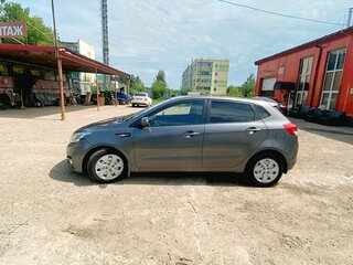 2016 Kia Rio III Рестайлинг, серый, 900000 рублей, вид 4