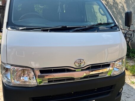 2011 Toyota HiAce, белый, 2300000 рублей, вид 1