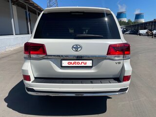 2018 Toyota Land Cruiser 200 Series Рестайлинг 2, белый, 6600000 рублей, вид 5
