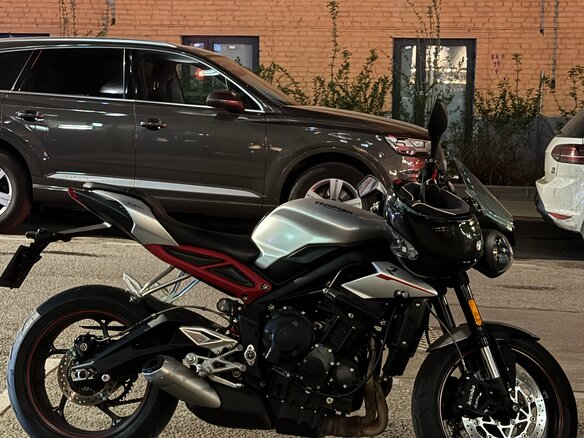 2019 Triumph Street Triple, серый, 820000 рублей - вид 1