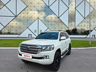 2015 Toyota Land Cruiser 200 Series Рестайлинг 2, белый, 6300000 рублей, вид 1
