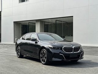 2025 BMW 5 серии Long 530Li xDrive VIII (G60/G61/G68), чёрный, 6170226 рублей, вид 1