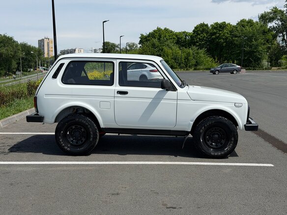 2013 Lada (ВАЗ) 2121 (4x4) I Рестайлинг, белый, 435000 рублей - вид 3
