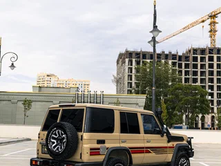 2025 Toyota Land Cruiser 76 70 Series Рестайлинг 2, бежевый, 12550000 рублей, вид 5