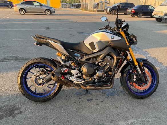 2018 Yamaha MT-09 (FZ-09), серый, 1020000 рублей - вид 2