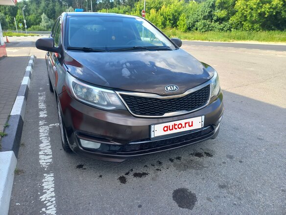 2017 Kia Rio III Рестайлинг, коричневый, 750000 рублей - вид 2