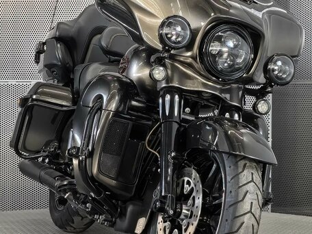 2018 Harley-Davidson Electra Glide, серый, 2229000 рублей, вид 3
