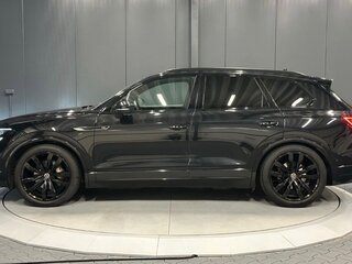 2022 Volkswagen Touareg III, чёрный, 5995000 рублей, вид 5