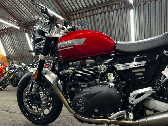 2022 Triumph Speed Twin, красный, 1250000 рублей - вид 20