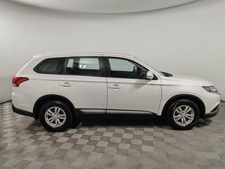 2019 Mitsubishi Outlander III Рестайлинг 3, белый, 1939000 рублей, вид 4