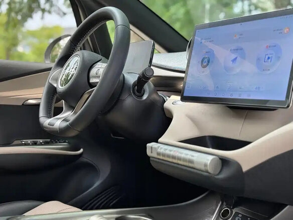 2023 BYD Dolphin 44.9 kWh I, белый, 1279018 рублей - вид 11