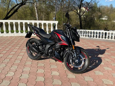 2025 Bajaj Pulsar N250, чёрный, 295000 рублей, вид 1