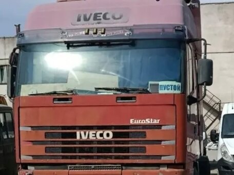 2002 Iveco EuroStar, красный, 2000000 рублей, вид 1
