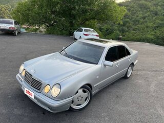 1999 Mercedes-Benz E-Класс 280 II (W210, S210) Рестайлинг, серебристый, 900000 рублей, вид 1