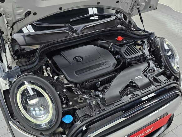 2022 Mini Hatch Cooper III (F55/F56) Рестайлинг 2, белый, 2083000 рублей - вид 7