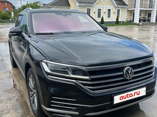 2018 Volkswagen Touareg III, чёрный, 5500000 рублей, вид 3