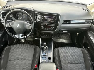 2018 Mitsubishi Outlander III Рестайлинг 3, белый, 1930000 рублей, вид 5