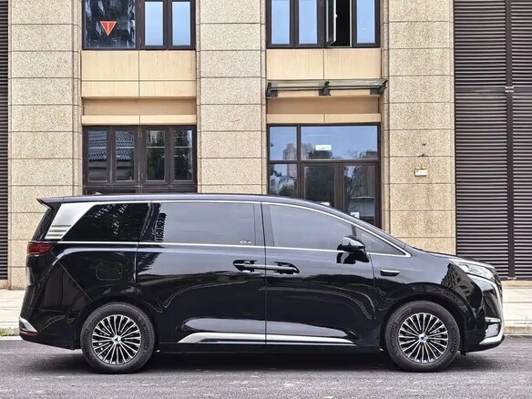 2026 Denza D9 I, чёрный, 7659001 рублей - вид 8