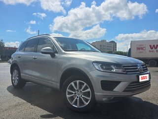 2015 Volkswagen Touareg II Рестайлинг, серебристый, 2280000 рублей, вид 3