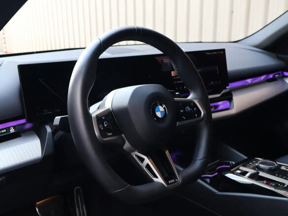 2026 BMW 5 серии 520i VIII (G60/G61/G68), чёрный, 7115000 рублей - вид 7