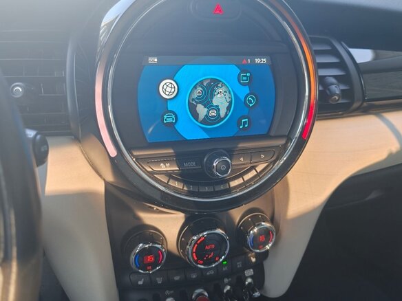 2018 Mini Hatch Cooper S III (F55/F56), оранжевый, 2700000 рублей - вид 17