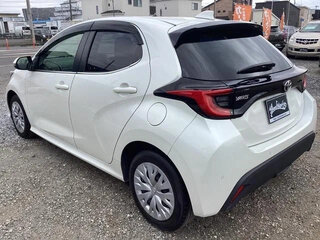 2024 Toyota Yaris IV, белый, 896002 рублей, вид 5