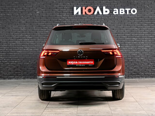 2021 Volkswagen Tiguan II Рестайлинг, коричневый, 2460000 рублей, вид 5