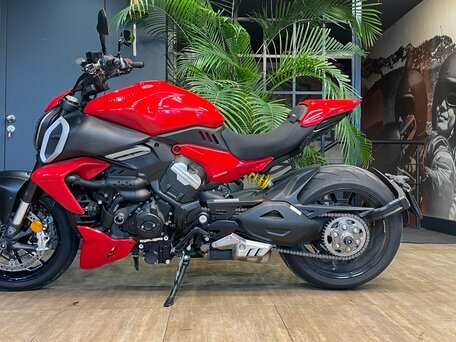 2023 Ducati Diavel V4, чёрный, 2650000 рублей, вид 5