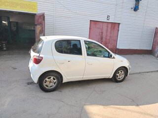 1999 Toyota Vitz I (P10), белый, 190000 рублей, вид 4