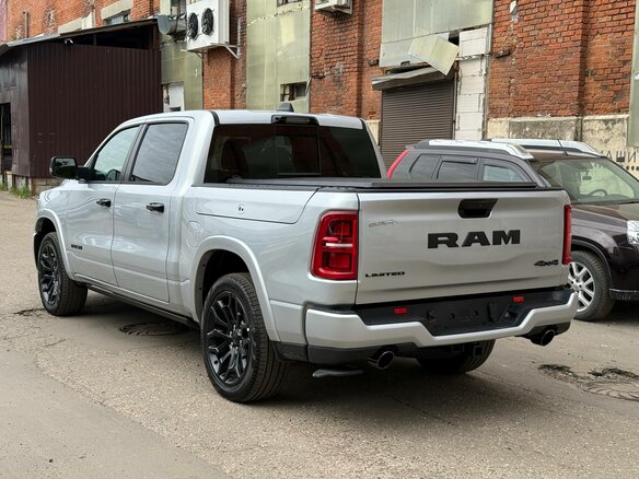 2026 Ram 1500 Crew Cab V Рестайлинг, серебристый, 9680000 рублей - вид 6