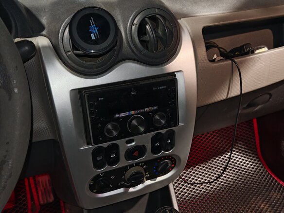 2011 Renault Logan I Рестайлинг, красный - вид 18