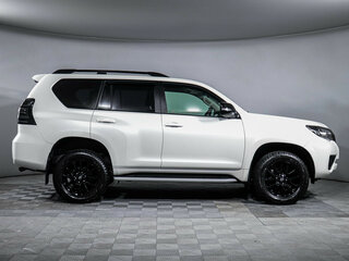 2021 Toyota Land Cruiser Prado 150 Series Рестайлинг 3, белый, 7150000 рублей, вид 4