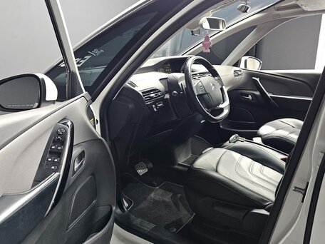 2018 Citroen C4 Picasso Grand II Рестайлинг, белый, 1900000 рублей, вид 5