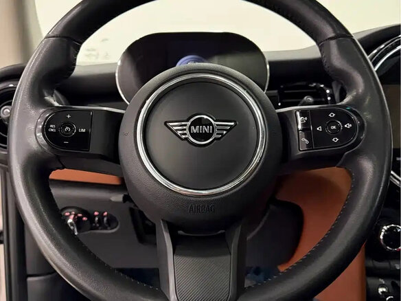 2022 Mini Hatch Cooper III (F55/F56) Рестайлинг 2, серый, 1980000 рублей - вид 11