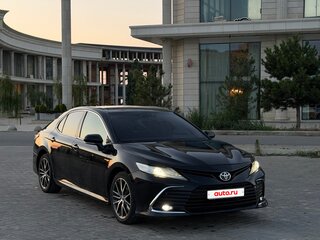 2021 Toyota Camry VIII (XV70), чёрный, 1850000 рублей, вид 3